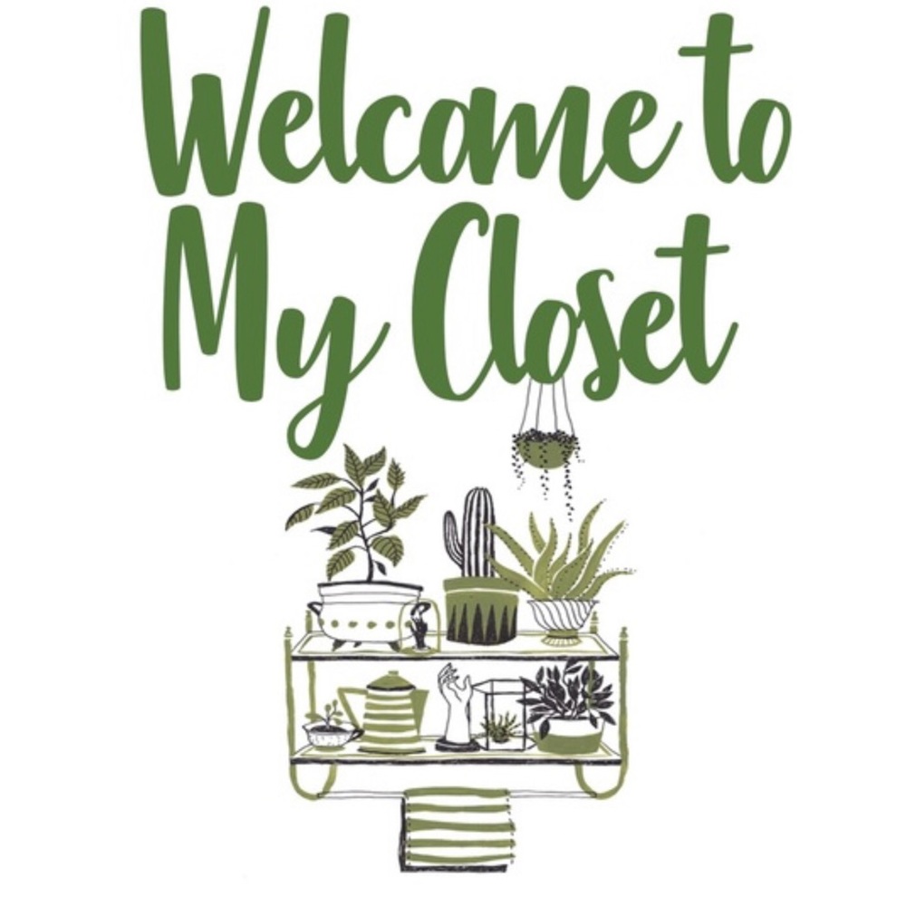Welcome To My Closet 😊✨🐶 - Picture 2 of 3